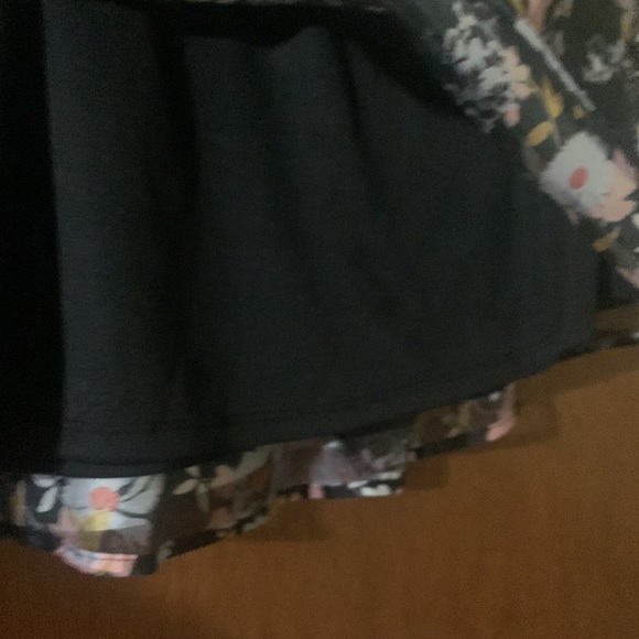 Xhilaration navy floral skirt medium size - Picture 4 of 4